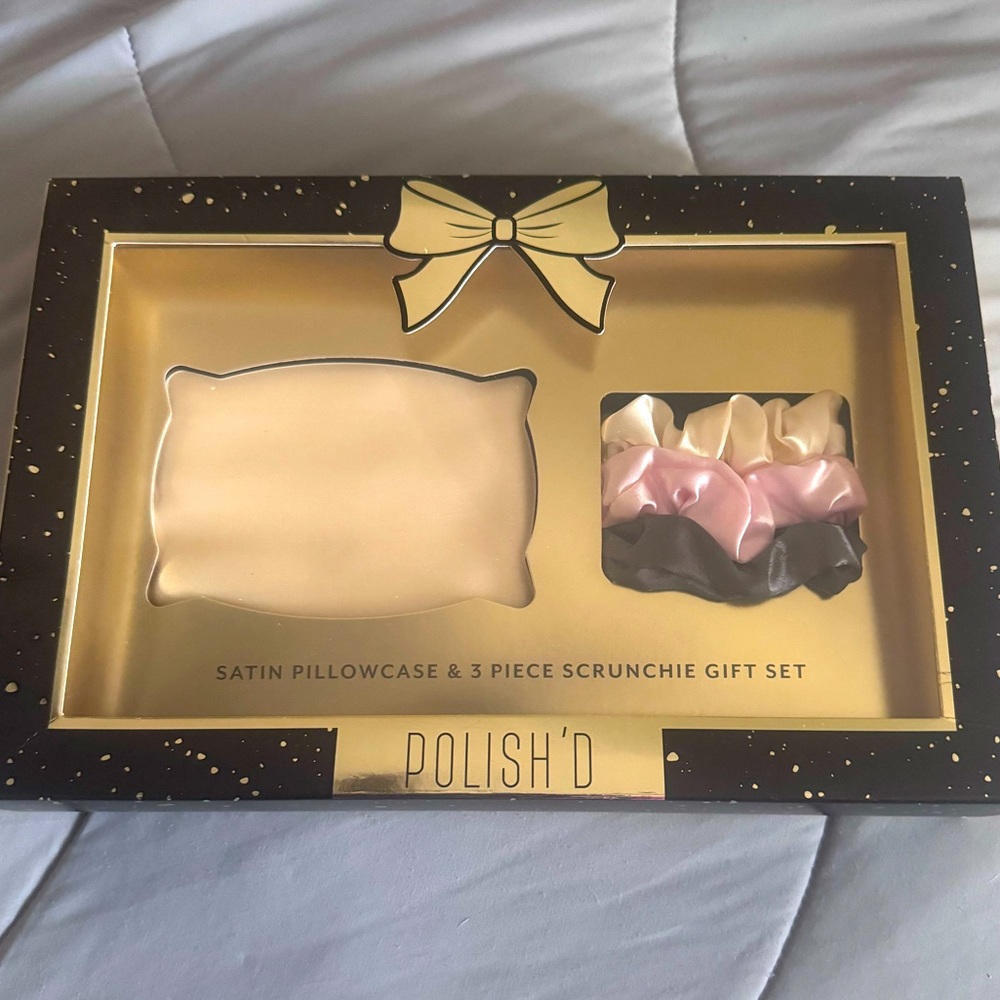POLISH’D NIB Satin Pillowcase & 3 Piece Scrunchie Gift Set